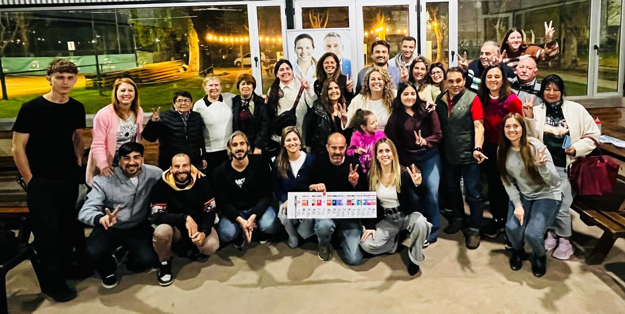 Una candidata a diputada del peronismo pasó por Funes y pidió a militantes "ponerle un freno a Javier Milei"